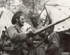 美军教中国士兵使用步枪